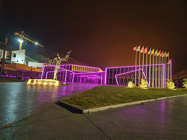 城市亮化是现代城市建设的重要组成部分，它不仅可以美化城市的夜景，还能提升城市的整体形象。随着科技的不断进步，城市亮化也得到了更多的关注和创新。本文将介绍一些关于城市亮化的创意和技术，帮助读者了解海东城市亮化的重要性以及如何进行海东城市亮化的规划和实施。